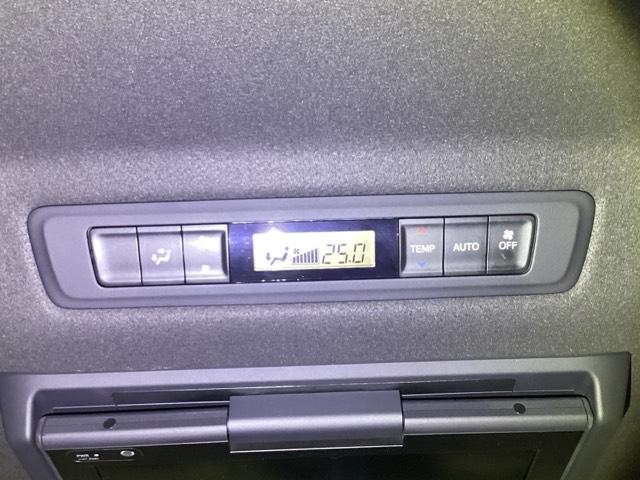 ノア ハイブリッドＧ　メモリーナビ　リアカメラ　ＥＴＣ　Ｒカメラ　スマートキー＆プッシュスタート　ＬＥＤへッドライト　ウォークスルー　地デジ　イモビライザー　パワーウインドウ　クルコン　エアバッグ　横滑り防止　パワステ（38枚目）