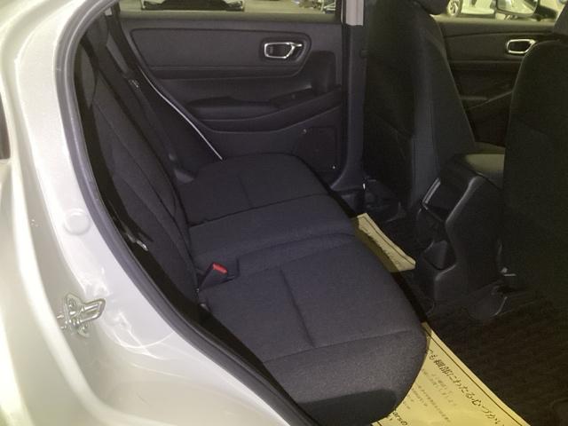 ヴェゼル ｅ：ＨＥＶＸ　メモリーナビ　リアカメラ　ＥＴＣ　前後障害物センサー　ＡＡＣ　イモビライザー　スマ－トキ－　誤発進抑制　ＰＷ　クルコン　ＥＳＣ　キーフリー　ＬＥＤヘッドランプ　ナビＴＶ　サイドカーテンエアバック　ＰＳ（12枚目）