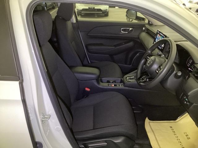 ヴェゼル ｅ：ＨＥＶＸ　メモリーナビ　リアカメラ　ＥＴＣ　前後障害物センサー　ＡＡＣ　イモビライザー　スマ－トキ－　誤発進抑制　ＰＷ　クルコン　ＥＳＣ　キーフリー　ＬＥＤヘッドランプ　ナビＴＶ　サイドカーテンエアバック　ＰＳ（13枚目）