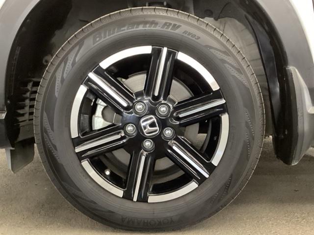 ヴェゼル ｅ：ＨＥＶＸ　メモリーナビ　リアカメラ　ＥＴＣ　前後障害物センサー　ＡＡＣ　イモビライザー　スマ－トキ－　誤発進抑制　ＰＷ　クルコン　ＥＳＣ　キーフリー　ＬＥＤヘッドランプ　ナビＴＶ　サイドカーテンエアバック　ＰＳ（24枚目）