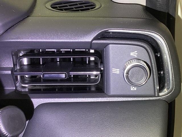 ヴェゼル ｅ：ＨＥＶＸ　メモリーナビ　リアカメラ　ＥＴＣ　前後障害物センサー　ＡＡＣ　イモビライザー　スマ－トキ－　誤発進抑制　ＰＷ　クルコン　ＥＳＣ　キーフリー　ＬＥＤヘッドランプ　ナビＴＶ　サイドカーテンエアバック　ＰＳ（28枚目）