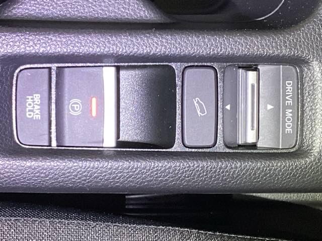 ヴェゼル ｅ：ＨＥＶＸ　メモリーナビ　リアカメラ　ＥＴＣ　前後障害物センサー　ＡＡＣ　イモビライザー　スマ－トキ－　誤発進抑制　ＰＷ　クルコン　ＥＳＣ　キーフリー　ＬＥＤヘッドランプ　ナビＴＶ　サイドカーテンエアバック　ＰＳ（30枚目）