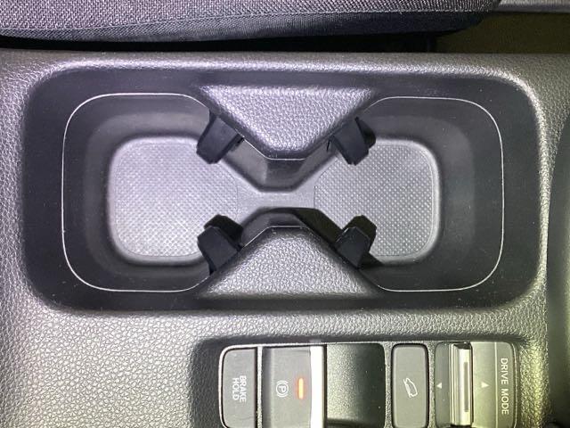 ヴェゼル ｅ：ＨＥＶＸ　メモリーナビ　リアカメラ　ＥＴＣ　前後障害物センサー　ＡＡＣ　イモビライザー　スマ－トキ－　誤発進抑制　ＰＷ　クルコン　ＥＳＣ　キーフリー　ＬＥＤヘッドランプ　ナビＴＶ　サイドカーテンエアバック　ＰＳ（31枚目）