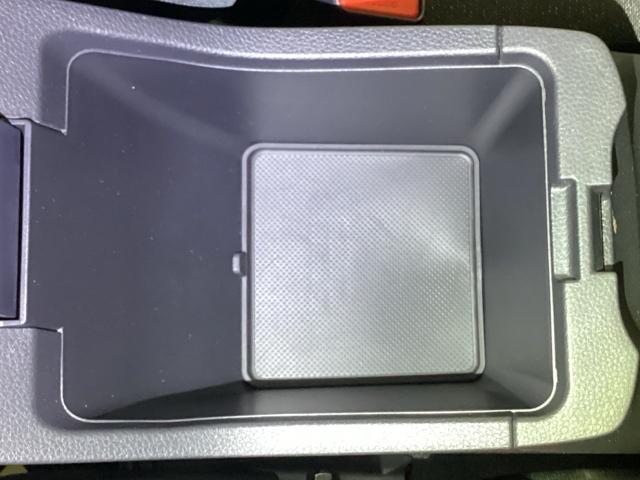 ヴェゼル ｅ：ＨＥＶＸ　メモリーナビ　リアカメラ　ＥＴＣ　前後障害物センサー　ＡＡＣ　イモビライザー　スマ－トキ－　誤発進抑制　ＰＷ　クルコン　ＥＳＣ　キーフリー　ＬＥＤヘッドランプ　ナビＴＶ　サイドカーテンエアバック　ＰＳ（32枚目）