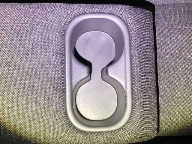 ヴェゼル ｅ：ＨＥＶＸ　メモリーナビ　リアカメラ　ＥＴＣ　前後障害物センサー　ＡＡＣ　イモビライザー　スマ－トキ－　誤発進抑制　ＰＷ　クルコン　ＥＳＣ　キーフリー　ＬＥＤヘッドランプ　ナビＴＶ　サイドカーテンエアバック　ＰＳ（33枚目）