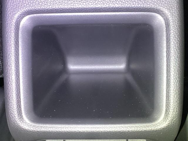 ヴェゼル ｅ：ＨＥＶＸ　メモリーナビ　リアカメラ　ＥＴＣ　前後障害物センサー　ＡＡＣ　イモビライザー　スマ－トキ－　誤発進抑制　ＰＷ　クルコン　ＥＳＣ　キーフリー　ＬＥＤヘッドランプ　ナビＴＶ　サイドカーテンエアバック　ＰＳ（34枚目）