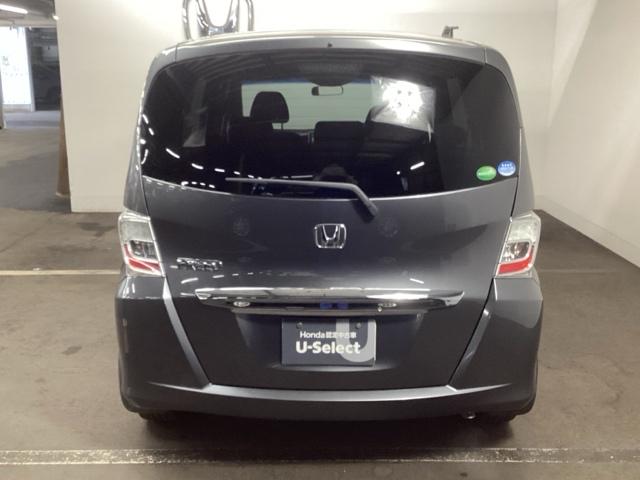 フリード Gジャストセレクション リアカメラ ETC Bモニター スマトキー 助手席エアバッグ AUTOエアコン パワステ 両側スライド片側電動 イモビ 運転席エアバッグ PW ABS 横滑り防止機能 ウォークスルー 3列シート(9枚目)