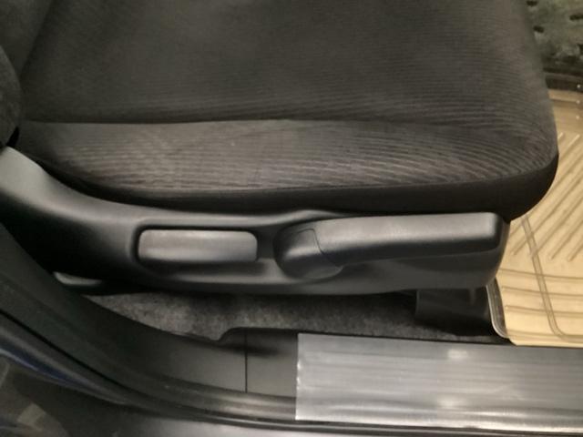 フリード Gジャストセレクション リアカメラ ETC Bモニター スマトキー 助手席エアバッグ AUTOエアコン パワステ 両側スライド片側電動 イモビ 運転席エアバッグ PW ABS 横滑り防止機能 ウォークスルー 3列シート(23枚目)