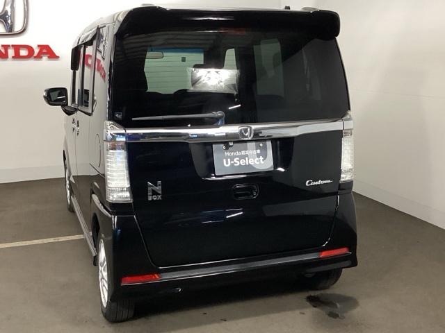 Ｎ－ＢＯＸカスタム Ｇ・Ｌパッケージ　リアカメラ　ＥＴＣ　左右パワースライド　アイドリングストップ車　ナビ・ＴＶ　スマキ－　フロントベンチシート　地デジＴＶ　パワーウィンドウ　盗難防止システム　オートエアコン　パワステ　ＤＶＤ再生可（8枚目）