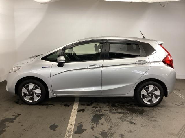 フィットハイブリッド Ｌパッケージ　メモリーナビ　ＥＴＣ　リアカメラ　ナビ＆ＴＶ　サイドエアバック　ＤＶＤ再生　ＬＥＤ　ＥＣＯＮ　バックカメラ　オートクルーズコントロール　イモビライザー　１セグＴＶ　ＥＳＣ　ＡＵＴＯエアコン　ＡＢＳ（7枚目）