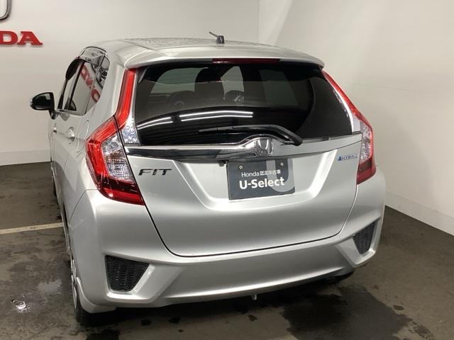 フィットハイブリッド Ｌパッケージ　メモリーナビ　ＥＴＣ　リアカメラ　ナビ＆ＴＶ　サイドエアバック　ＤＶＤ再生　ＬＥＤ　ＥＣＯＮ　バックカメラ　オートクルーズコントロール　イモビライザー　１セグＴＶ　ＥＳＣ　ＡＵＴＯエアコン　ＡＢＳ（8枚目）