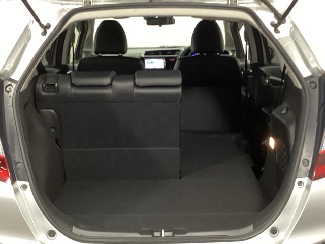 フィットハイブリッド Ｌパッケージ　メモリーナビ　ＥＴＣ　リアカメラ　ナビ＆ＴＶ　サイドエアバック　ＤＶＤ再生　ＬＥＤ　ＥＣＯＮ　バックカメラ　オートクルーズコントロール　イモビライザー　１セグＴＶ　ＥＳＣ　ＡＵＴＯエアコン　ＡＢＳ（11枚目）