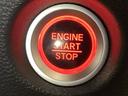 プッシュエンジンスタート／ストップスイッチでキーを差し込むことなく、ワンプッシュでエンジンの始動・停止ができます。