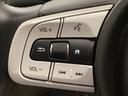 ステアリング左手側にオーディオ関連のコントロールスイッチを配置しています。操作時は視線を逸らすことなく運転に集中できます。