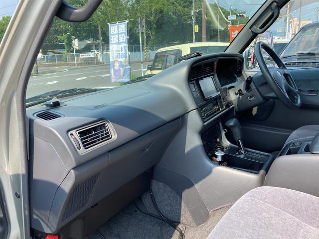 スーパーカスタムG 4WD サンルーフ ナビ AW ETC 8名乗り AC オーディオ付 DVD AT ディーゼルターボ(23枚目)