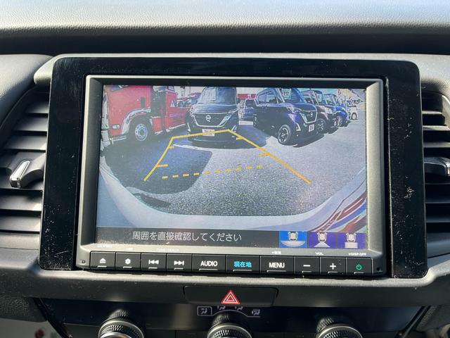 バックカメラ装備。駐車が苦手な方には欠かせません。