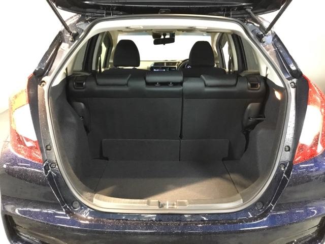 フィット １３Ｇ・Ｓホンダセンシング　ディスプレイオーディオ　ＥＴＣ　リアカメラ　リヤカメラ　サイドエアバッグ　衝突被害軽減システム　オートクルーズコントロール　ＬＥＤヘッドランプ　Ａストップ　スマートキー　横滑り防止装置　キーレス（10枚目）