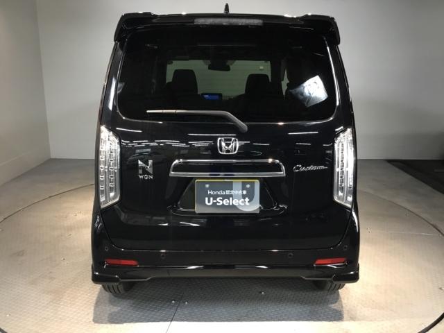 存在感あふれるリアデザイン。走り去る姿も存在感があります。