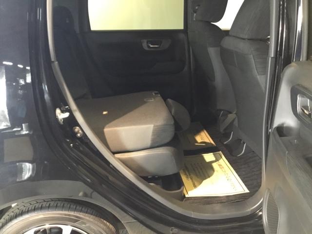 片方の後席シートを倒して使うこともできて、とても便利です。