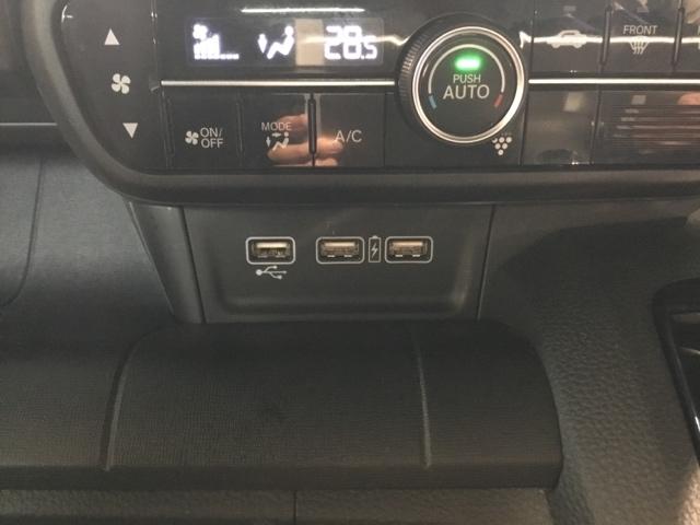 ＵＳＢチャージャー搭載。スマートフォンやタブレット端末などの充電にとても便利です。