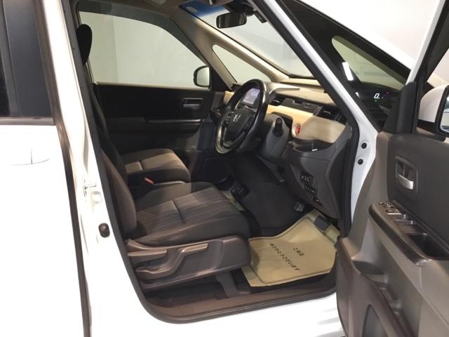 フリードハイブリッド ハイブリッド・Ｇホンダセンシング　リアカメラ　ドラレコ　ＥＴＣ　軽減ブレーキ　キーフリーシステム　ワンセグＴＶ　ＤＶＤ再生可能　サイドカーテンエアバック　ＥＣＯＮ　後カメラ　Ａクルーズ　ＬＥＤヘッドランプ　横滑防止　ドライブレコーダ（15枚目）