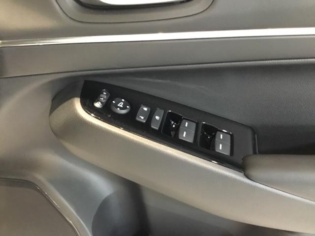 ヴェゼル ｅ：ＨＥＶＺ　リアカメラ　シートヒーター　ＥＴＣ　衝突回避支援ブレーキ機能　スマキ　Ｐトランク　フルオートエアコン　エアバッグ　両席エアバック　Ｒカメ　記録簿付　パワーウィンドウ　ＬＥＤランプ　ソナー　クルーズＣ（21枚目）