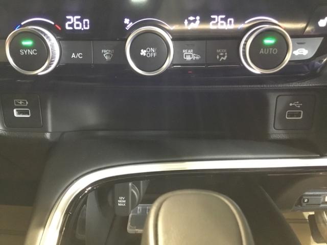 ヴェゼル ｅ：ＨＥＶＺ　リアカメラ　シートヒーター　ＥＴＣ　衝突回避支援ブレーキ機能　スマキ　Ｐトランク　フルオートエアコン　エアバッグ　両席エアバック　Ｒカメ　記録簿付　パワーウィンドウ　ＬＥＤランプ　ソナー　クルーズＣ（28枚目）