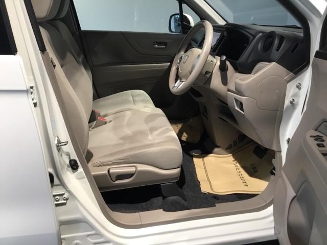 �y�x���`�V�[�g�z�^�]�ȂƏ���Ȃ̈ړ����X���[�Y�I�������ԏ�ł̏��~���A���q�l�̏��~��ɂ��֗��ł��B���Ȃ̊ԂɃR���\�[���{�b�N�X��h�����N�z���_�[���Ȃ����߁A�ԓ���Ԃ��L�������܂��B