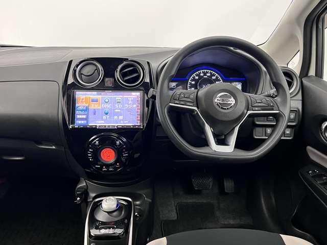 ノート 1.2 e-POWER X Vセレクション 運転席助手席エアバック エアバッグ 衝突被害軽減装置 イモビライザー パワーウインドウ レーンアシスト アルミホイール スマートキー フルオートエアコン Bカメラ アイドリングストップ メモリーナビ(4枚目)