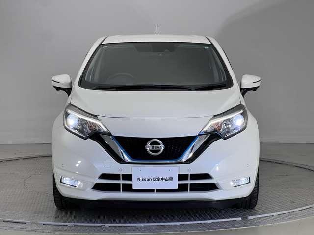 ノート 1.2 e-POWER X Vセレクション 運転席助手席エアバック エアバッグ 衝突被害軽減装置 イモビライザー パワーウインドウ レーンアシスト アルミホイール スマートキー フルオートエアコン Bカメラ アイドリングストップ メモリーナビ(5枚目)