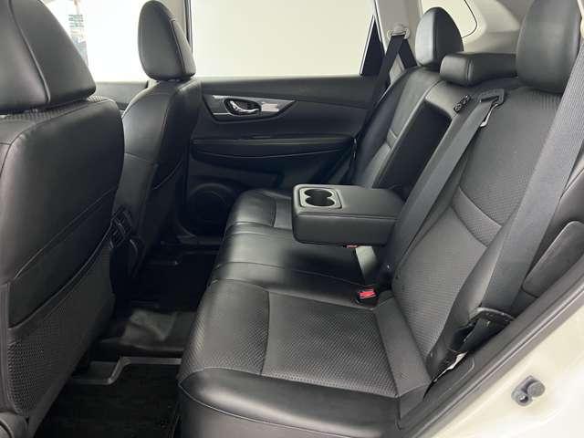 【後席シート】クッション性が高く、ゆったりと座ることができます。