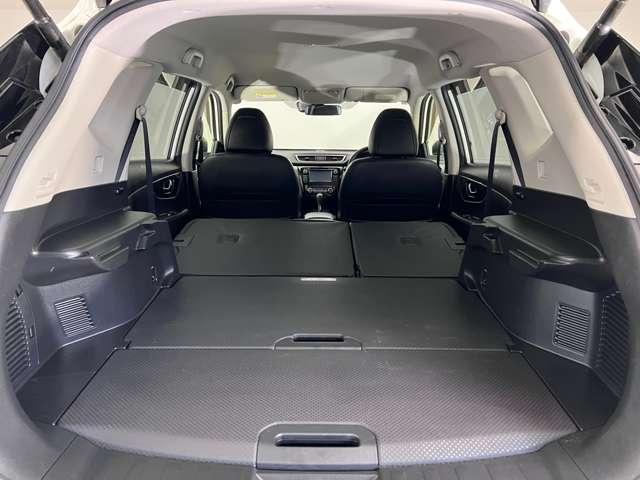 【多彩なシートアレンジ】背もたれを倒すとより多くの荷物を乗せることができます。