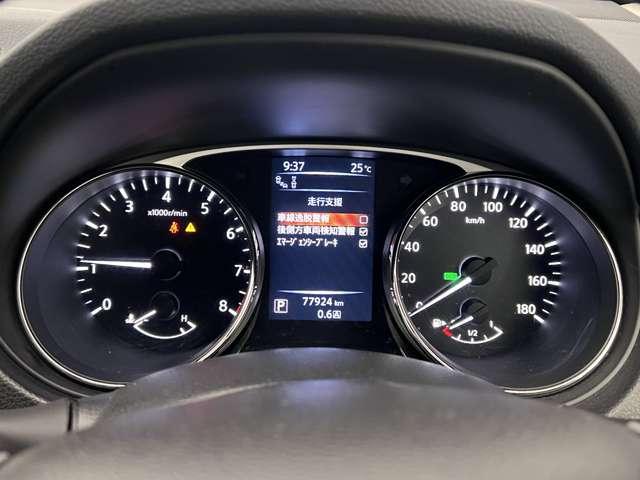 【エマージェンシーブレーキ】前方の状況を監視し車両や歩行者との衝突回避、被害を軽減する技術です。