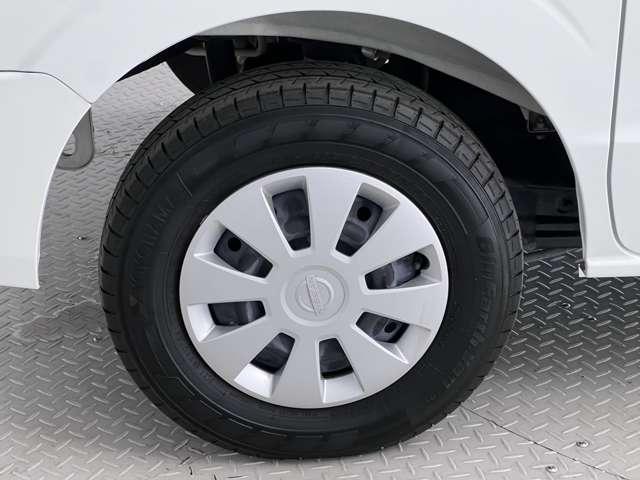 【純正ホイールキャップ装備】純正なのでバチっと決まっていてかっこいいですね☆