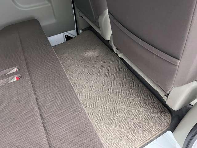 フロアマットもきれいな状態です。