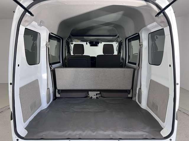 【ラゲッジスペース】ラゲッジスペースは広々です。