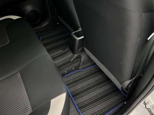 フロアマットもきれいな状態です。
