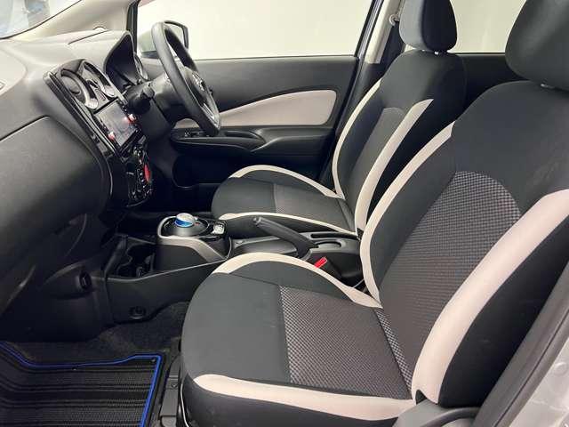 【車内ルームクリーニング済】専門スタッフにより車内はきれいにルームクリーニングを行っております。