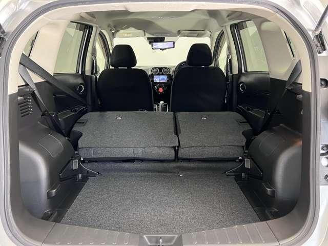 【多彩なシートアレンジ】背もたれを倒すとより多くの荷物を乗せることができます。