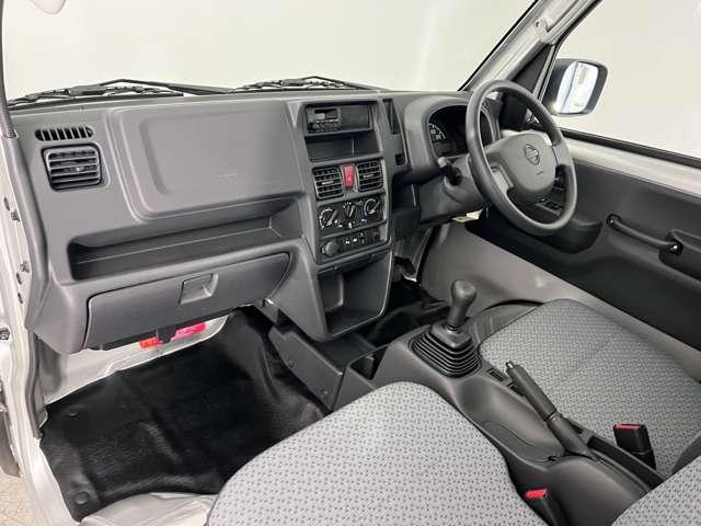 NT100クリッパートラック 660 DX 4WD ワイド保証1年付き Wエアバッグ 運転席エアバック PS 4WD エアコンパワステ ABS 寒冷地仕様(3枚目)