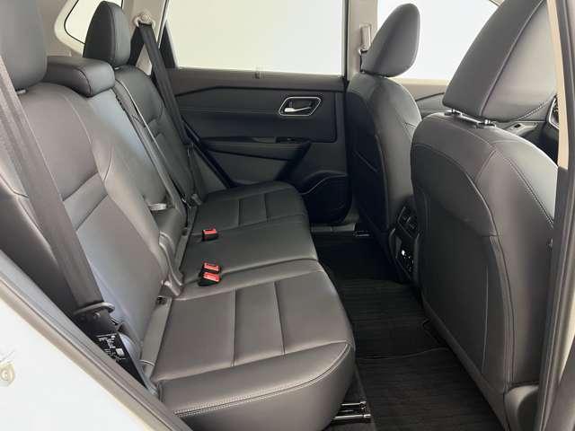 クッション性が高い後席シートでゆったりと座ることができます！