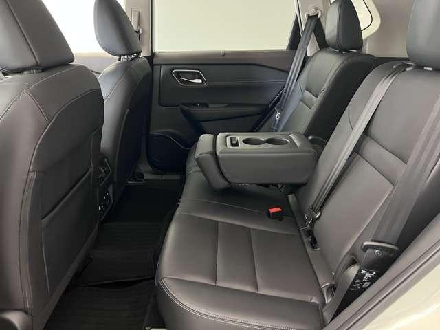 クッション性が高い後席シートでゆったりと座ることができます！