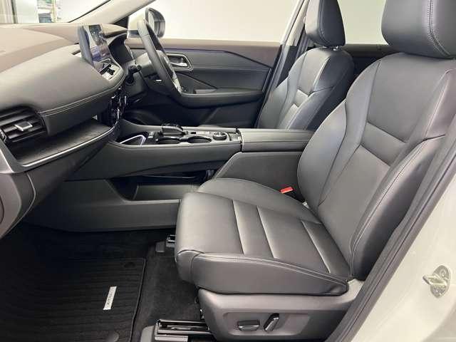 【運転席・助手席パワーシート】お好みの角度に座席の微調整も出来ます。