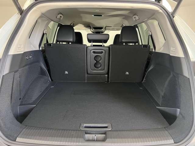 【ラゲッジスペース】ラゲッジスペースは広々です。