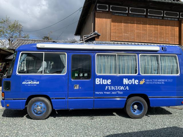 有名ジャズクラブ「ブルーノート・フクオカ」車検付き(3枚目)