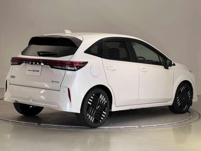 オーラ １．２　Ｇ　レザーエディション　ＢＯＳＥサウンド　プロパイロット　ＥＴＣ　全周囲カ　追突防止　レーダークルーズ　車線逸脱警報装置　盗難防止　バックモニター　インテリジェントキー　メモリーナビゲーション　ＡＷ　キーレスエントリー　オートエアコン　ＡＢＳ　パワーウィンドウ　ＩＳＳ（2枚目）