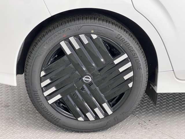 オーラ １．２　Ｇ　レザーエディション　ＢＯＳＥサウンド　プロパイロット　ＥＴＣ　全周囲カ　追突防止　レーダークルーズ　車線逸脱警報装置　盗難防止　バックモニター　インテリジェントキー　メモリーナビゲーション　ＡＷ　キーレスエントリー　オートエアコン　ＡＢＳ　パワーウィンドウ　ＩＳＳ（7枚目）