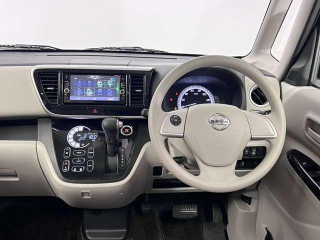 デイズルークス ６６０　Ｘ　ＥＴＣ　アラウンドビューモニター　電動スライ　プリクラッシュ　アイドリングストップ機能　ナビＴＶ　イモビライザー　運転席エアバック　デュアルエアバッグ　バックカメラ　フルオートエアコン　サイドエアバッグ　パワーウィンドウ　片側電動両側スライドドア（4枚目）