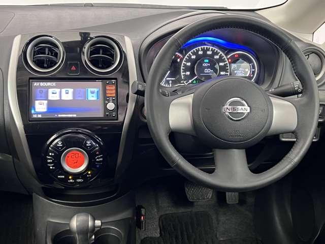 ノート １．２　メダリスト　アラウンドモニター　ワンセグＴＶ　ＥＴＣ　アラウンドビュモニター　イモビライザー　Ａストップ　インテリキー　オートエアコン　左右エアバック　メモリーナビ　ＥＴＣ　１オーナー　ナビＴＶ　パワーウインドー　パワステ　運転席エアバッグ　ワンセグ（5枚目）