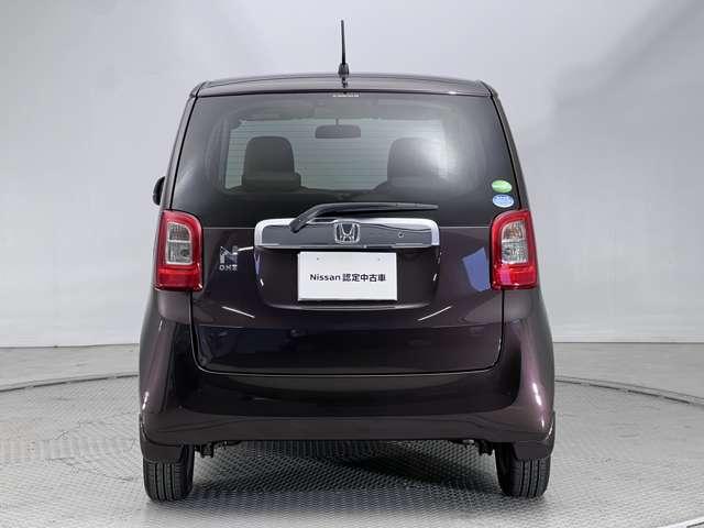 【細かい細部まで洗浄済】エンブレムやヒンジ部分まで細部にわたって洗浄しております。